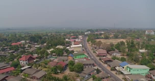 Ban Kad Thailand Luchtfoto Laag Huizen Vliegen Langs Hoofdweg Met — Stockvideo