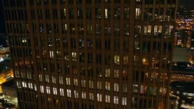 Cleveland Ohio Havayolları v26 Hızlı Gece Kuşgözü Key Bank kulesinin ayrıntılı görüntüsü - Ekim 2017