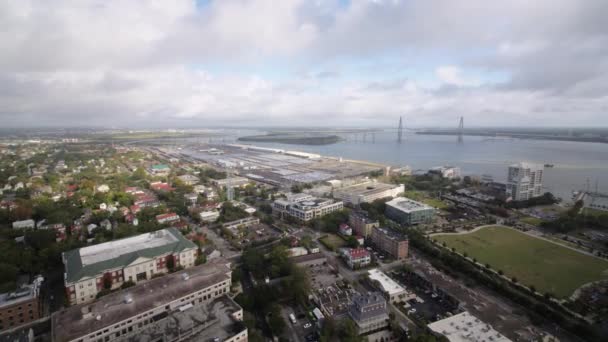 Charleston South Carolina Aerial V21 Birdseye Panning Cooper River October — Stok Video