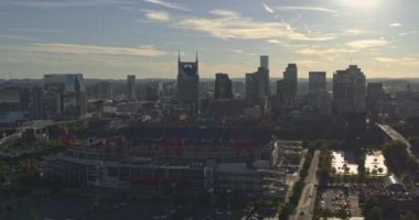 Nashville Tennessee Havayolları v11 NFL Stadyumu ve şehir merkezi manzarası - Ekim 2018