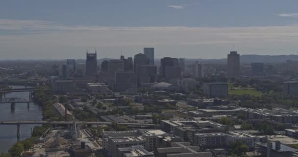 Nashville Tennessee Aerial Patrząc Północną Stronę Panoramy Śródmieścia Budynkiem Kapitolu — Wideo stockowe