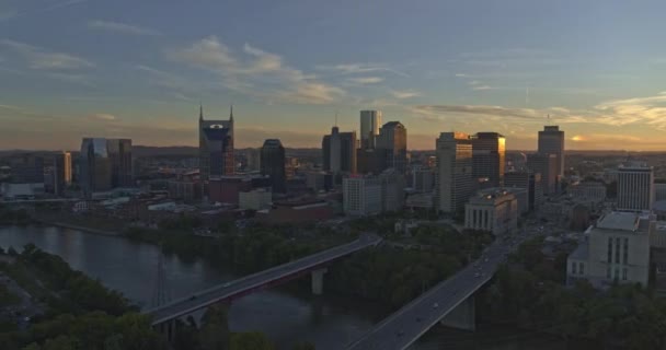 Nashville Tennessee Aerial V23 Omgekeerd Uitzicht Stadsgezicht Bij Zonsondergang Oktober — Stockvideo