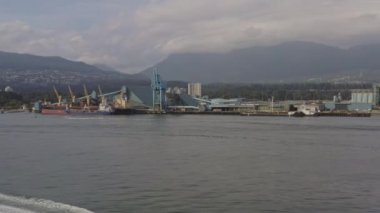 Vancouver BC Kanada Havacılık v31 Düşük vantage tam liman panoramisi - Ağustos 2019