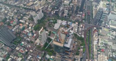 Bangkok Tayland Havacılık V8 Bang Rak bölgesinin dikey görüntüsü ve yakın kule görüntüsü - Mart 2018