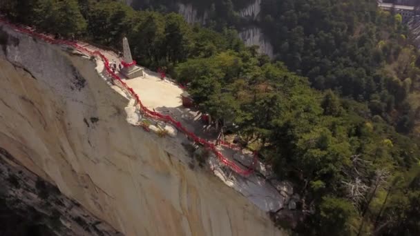 華山中国航空V18山の登山のパスとピークを飛んで 5月2017 — ストック動画