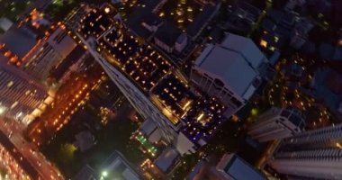 Bangkok Tayland Havayolları V13 Lisesi, hızlı, dikey olarak çatı katı bar ve restoranını kapatıyorlar - Mart 2018
