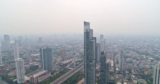 Bangkok Thailand Luchtfoto V33 Panning Rond Residentiële Toren Met Stadsgezicht — Stockvideo