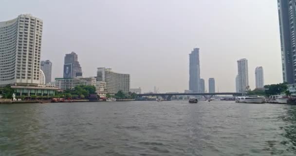 Bangkok Thailand Flygfoto V44 Flyger Mycket Lågt Över Floden Mot — Stockvideo