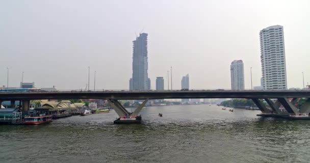 Bangkok Thajsko Aerial V45 Létání Nízko Nad Řekou Výhledem Nábřeží — Stock video