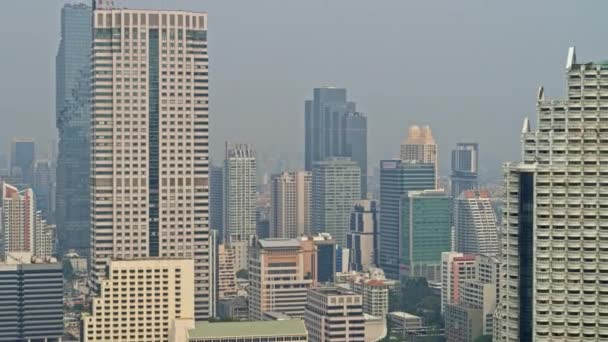 Bangkok Thailand Flygfoto V62 Lyftande Fågelskådning Stadsbild Närmar Sig Tornet — Stockvideo