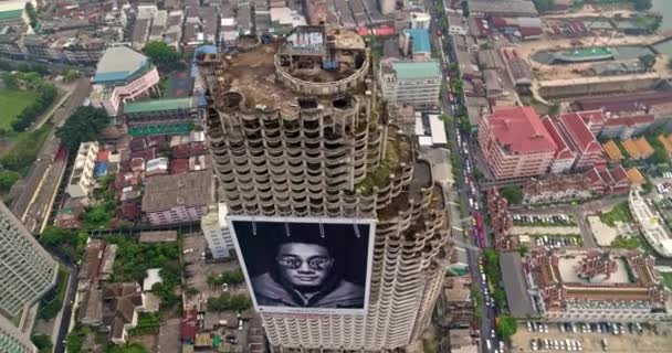Bangkok Thailand Luchtfoto V47 Verticaal Naar Panning Birdseye Van Toren — Stockvideo