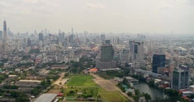 Bangkok Tayland Havacılık v103 Panning şehir manzarası Phaya Thai ve Ratchatewi bölgeleri - Mart 2018
