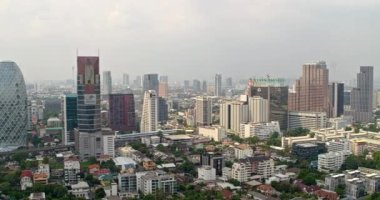 Bangkok Tayland Havacılık v101 Phaya Thai yakınlarındaki şehir manzarasının panoramik görüntüsü, sola dönüyor - Mart 2018
