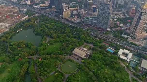 Bangkok Tailândia V81 Aérea Girando Para Baixo Olhando Para Cima — Vídeo de Stock