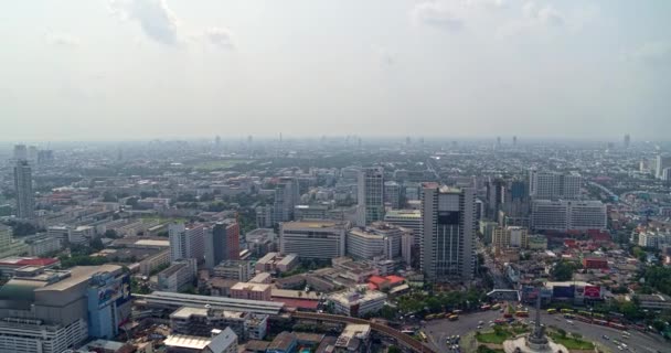 泰国曼谷 2018年3月 泰国曼谷 从胜利城景纪念碑附近远眺缓慢的全景 — 图库视频影像