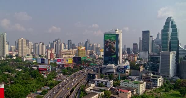 Bangkok Thailand Aerial V143 Panning Autostrada Cartelloni Pubblicitari Paesaggio Urbano — Video Stock