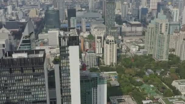 Bangkok Thaiföld Aerial V182 Flying Low Downtown Skyscraper Pathum Wan — Stock videók