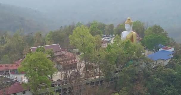 Chang Mai Thailand Aerial Birdseye Peek Temple Flying Away Reverse — Stock Video