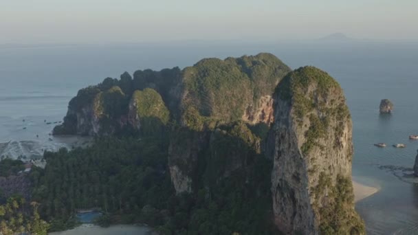 Krabi Thailand Aerial Flying Railay Beach Cliffside Rock Sunset January — стокове відео