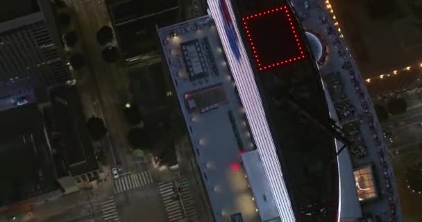 Los Angeles Aerial V172 Nighttime Panning Birdseye Detail Hotel Tower — Vídeo de Stock