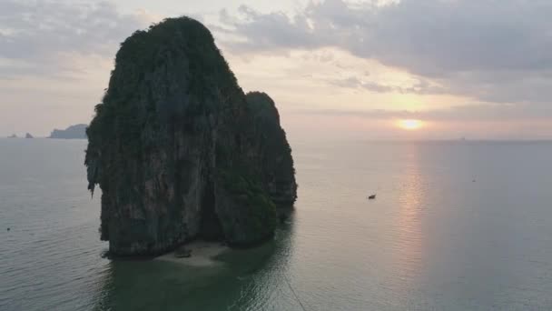 Krabi Tayland Hava V27 Phra Nang Sahili Yakınlarındaki Kireçtaşı Uçurumlarının — Stok video