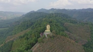 Phang-nga Tayland Havacılık v2 Guan Yin Çin Tanrıçası tapınağına doğru alçaktan uçuyor - Ocak 2020