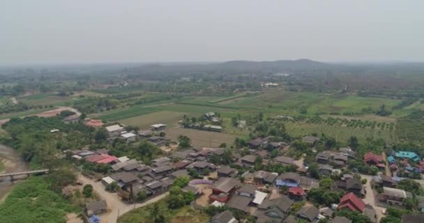 Thung Thailand Aerial V12 Pybirdseye Reverse View Village Waterways March — стоковое видео