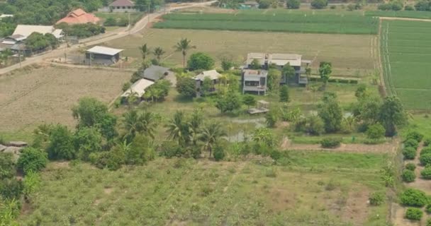 Thung Thailand Lucht V17 Panning Close Vogelaar Van Landelijke Huizen — Stockvideo