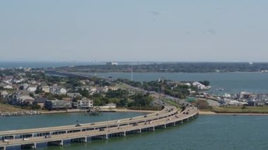 Norfolk Virginia V44 Panning Birdeye of Willoughby trafik ve manzara ile tükürdü - Ekim 2017