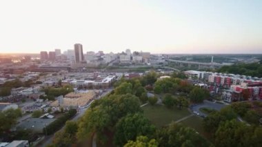 Richmond Virginia Havayolları v15 Panoramik şehir manzarası Jefferson Park 'tan gün batımında - Ekim 2017