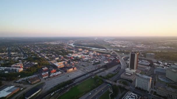 Richmond Virginia Aerial V10 Volare Intorno Superstrada Sopraelevata Traffico Autostrada — Video Stock