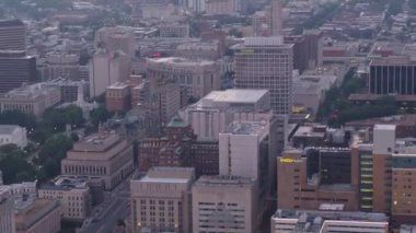 Richmond Virginia Havacılık v22 Birdseye şehir manzarası Capitol 'den otobana - Ekim 2017