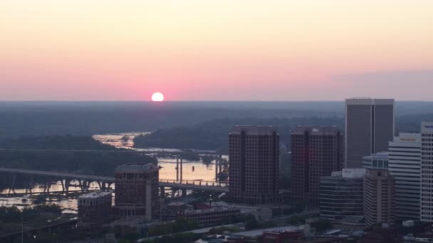 Richmond Virginia Aerial V18 Picturesque Birdseye Cityview Capture Sun Sent — стоковое видео