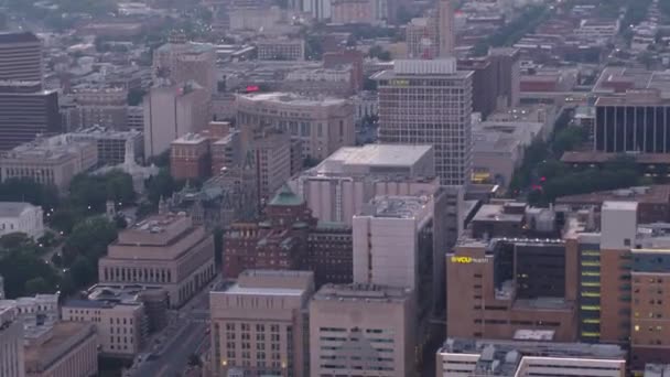 Richmond Virginia Aerial V22 Birdseye City Scape Looking High Low — 图库视频影像