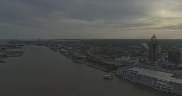 亚拉巴马州航空V2移动式低空飞越工业河流地区 日落时可俯瞰市中心城市景观 2020年3月 — 图库视频影像