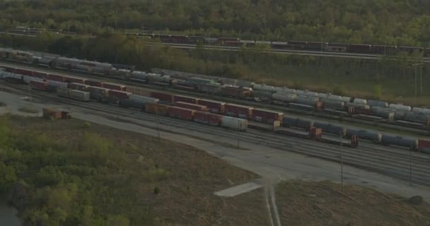 Mobile Alabama Aerial V12 Gezicht Treinwagons Werf Panning Downtown Cityscape — Stockvideo