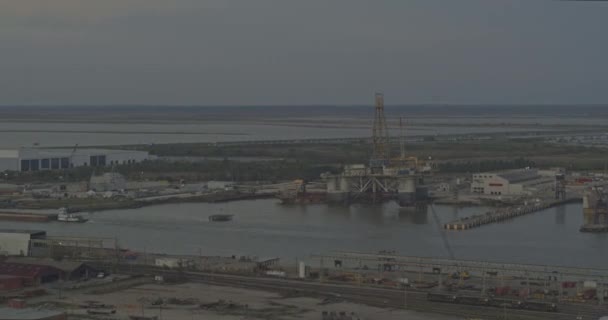 앨라배마 Aerial V14 Shipyards River 오른쪽에서 왼쪽으로 마천루의 Dji Inspire — 비디오