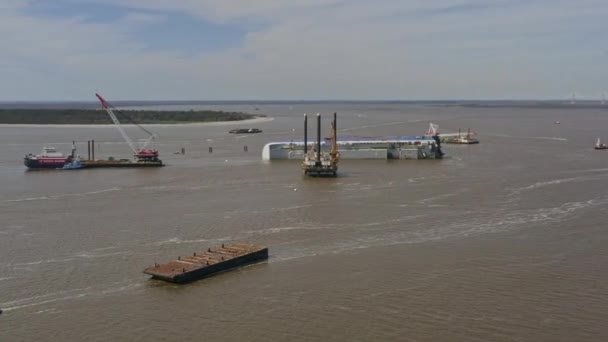 Simons Georgia Aerial Pan Left Shot Overturned Cargo Ship Simons — Vídeo de Stock