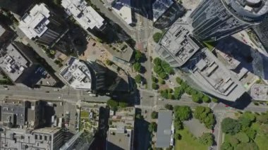 Seattle Washington Havacılık v131, Denny Way Caddesi, South Lake Union binaları ve park - Haziran 2020