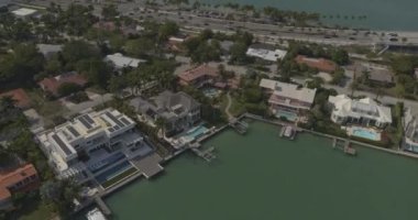 Sarasota Florida Havacılık V11 dramatik yukarıdan aşağı bakış Lido anahtarının kuş anahtarı DJI Inspire 2, X7, 6k - Mart 2020