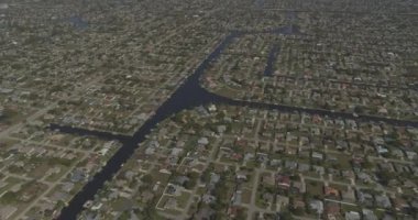 Cape Coral Florida Havacılık V9, Caloosahatchee 'nin yerleşim alanlarını ortaya çıkarıyor - DJI Inspire 2, X7, 6k - Mart 2020