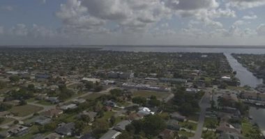 Cape Coral Florida Havalimanı V12 Caloosahatchee 'nin banliyölerinde 2, X7, 6k - Mart 2020