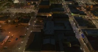 Mobil Alabama Havacılık v27 Birdeye Manzarası Dauphin caddesi civarında uçuyor, şehir merkezi ve nehir manzarasını ortaya çıkarmak için çalışıyor - DJI Inspire 2, X7, 6k - Mart 2020