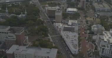 Üniversite ve trafiğin Tampa Florida Havacılık v14 kuşbakışı görüntüsü - DJI Inspire 2, X7, 6k - Mart 2020