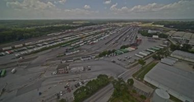 Atlanta Georgia Havacılık v653 Hulsey Yard 'daki karavanların geniş açılı görüntüsü - DJI Inspire 2, X7, 6k - Ağustos 2020