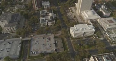 Tallahassee Florida Havacılık V5 Müze ve modern yüksek binaların dönüşümlü kuş bakışı görüntüleri - DJI Inspire 2, X7, 6k - Mart 2020