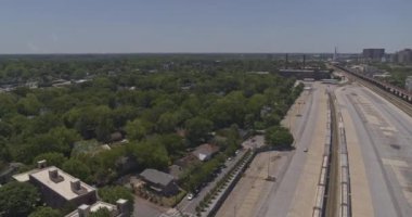 Atlanta Georgia Havacılık V619 Reynoldstown Mahallesi 'nde dönen kuş bakışı atış - DJI Inspire 2, X7, 6 k - Mayıs 2020