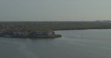 Tampa Florida Hava V64, Town n Country ve Old Tampa Bay 'in çekimleri - DJI Inspire 2, X7, 6k - Mart 2020