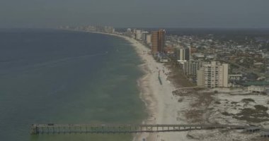 Panama City Beach Florida Havayolları, Meksika Körfezi, sahil, rıhtım ve tatil beldelerinin sağ kanat görüntüsü DJI Inspire 2, X7, 6k - Mart 2020