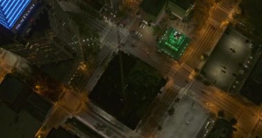 Tampa Florida Havacılık v5 gece aydınlanan sokakların dikey aşağı çekimleri - DJI Inspire 2, X7, 6k - Mart 2020